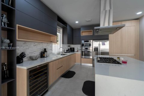 Casa en venta en Doral, Florida, 4 dormitorios, 289.2 m2 № 1731070 - foto 12