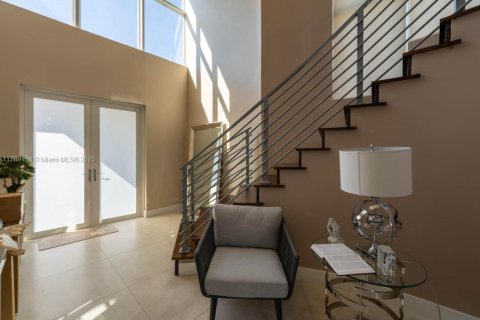 Casa en venta en Doral, Florida, 4 dormitorios, 289.2 m2 № 1731070 - foto 5