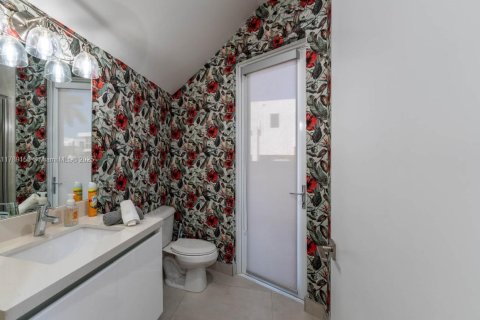 Casa en venta en Doral, Florida, 4 dormitorios, 289.2 m2 № 1731070 - foto 24