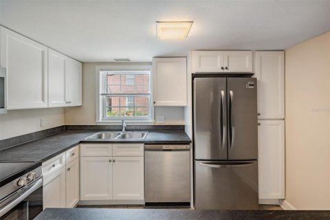 Condo in Saint Petersburg, Florida, 2 bedrooms  № 2239454 - photo 19