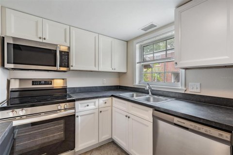 Condo in Saint Petersburg, Florida, 2 bedrooms  № 2239454 - photo 18