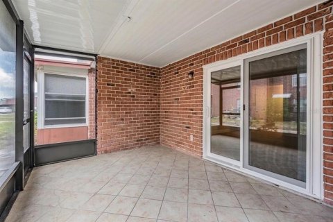 Condo in Saint Petersburg, Florida, 2 bedrooms  № 2239454 - photo 8