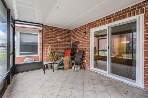 Condo in Saint Petersburg, Florida, 2 bedrooms  № 2239454 - photo 7