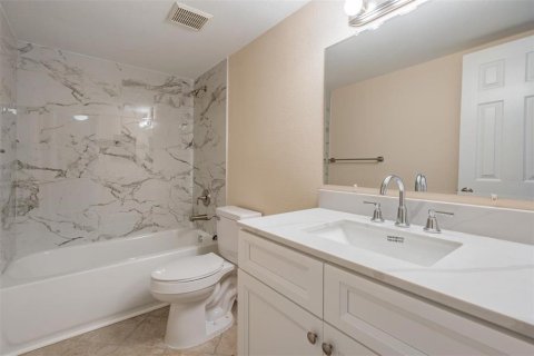 Condo in Saint Petersburg, Florida, 2 bedrooms  № 2239454 - photo 30