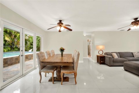 House in Miami, Florida 3 bedrooms, 140.84 sq.m. № 1992678 - photo 16