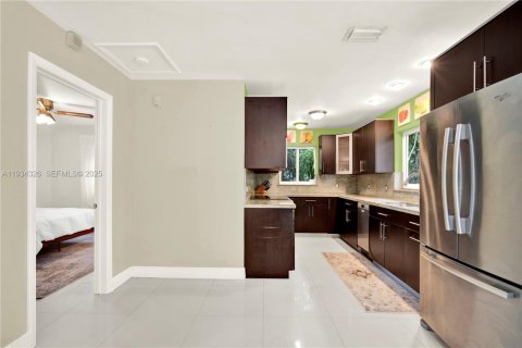 House in Miami, Florida 3 bedrooms, 140.84 sq.m. № 1992678 - photo 20