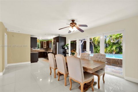 House in Miami, Florida 3 bedrooms, 140.84 sq.m. № 1992678 - photo 14