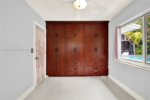 House in Miami, Florida 3 bedrooms, 140.84 sq.m. № 1992678 - photo 24