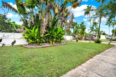 House in Miami, Florida 3 bedrooms, 140.84 sq.m. № 1992678 - photo 6