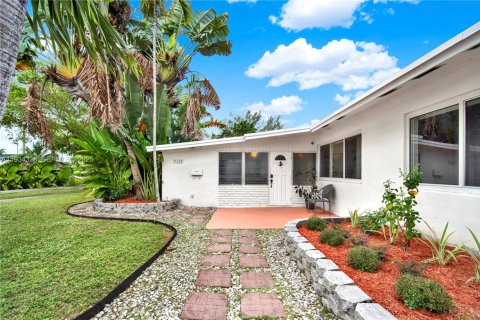 House in Miami, Florida 3 bedrooms, 140.84 sq.m. № 1992678 - photo 3