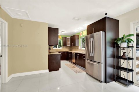 House in Miami, Florida 3 bedrooms, 140.84 sq.m. № 1992678 - photo 19