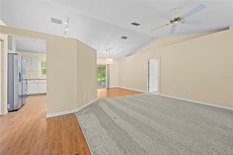 House in Inverness, Florida 3 bedrooms, 128.48 sq.m. № 1901846 - photo 2