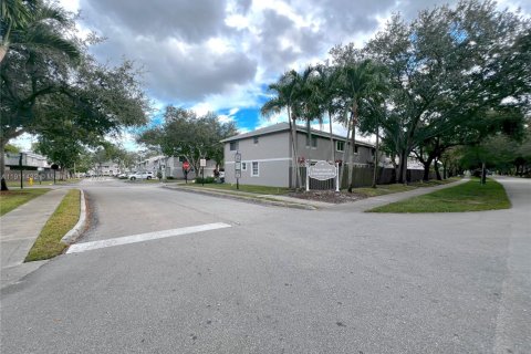 Купить таунхаус в Купер-Сити, Флорида 3 спальни, 138.24м2, № 1968210 - фото 30