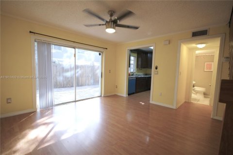 Купить таунхаус в Купер-Сити, Флорида 3 спальни, 138.24м2, № 1968210 - фото 3