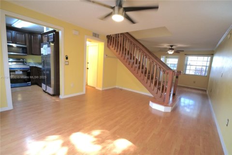 Купить таунхаус в Купер-Сити, Флорида 3 спальни, 138.24м2, № 1968210 - фото 4