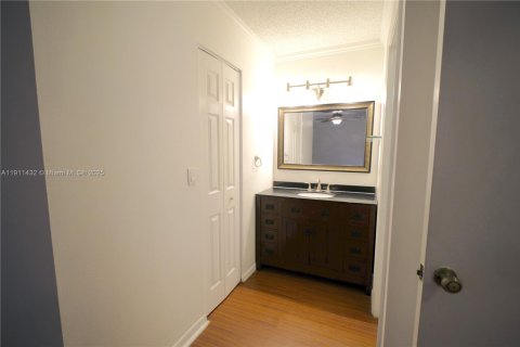 Купить таунхаус в Купер-Сити, Флорида 3 спальни, 138.24м2, № 1968210 - фото 17