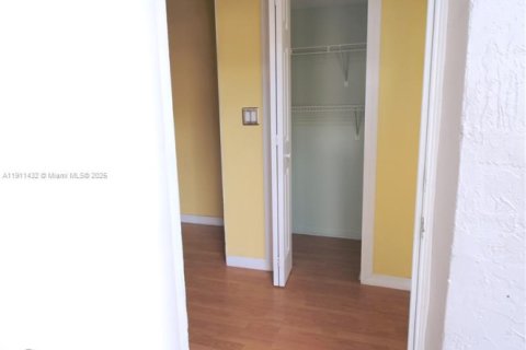 Купить таунхаус в Купер-Сити, Флорида 3 спальни, 138.24м2, № 1968210 - фото 12