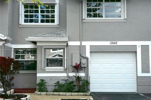 Купить таунхаус в Купер-Сити, Флорида 3 спальни, 138.24м2, № 1968210 - фото 1