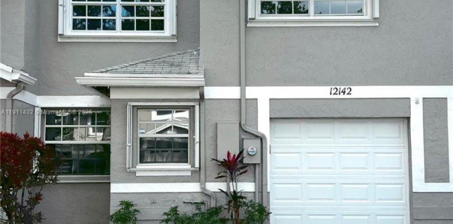 Таунхаус в Купер-Сити, Флорида 3 спальни, 138.24м2 № 1968210