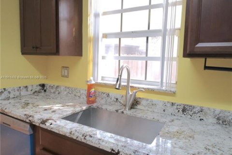 Купить таунхаус в Купер-Сити, Флорида 3 спальни, 138.24м2, № 1968210 - фото 6