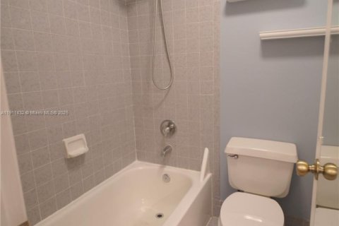 Купить таунхаус в Купер-Сити, Флорида 3 спальни, 138.24м2, № 1968210 - фото 18