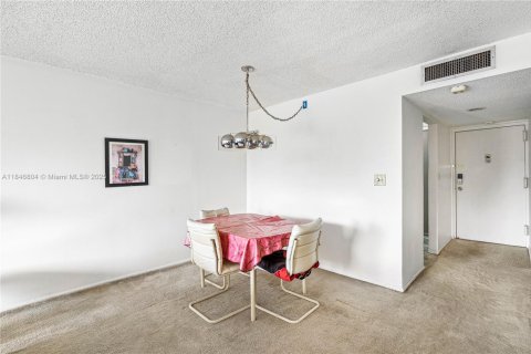 Condo in Tamarac, Florida, 1 bedroom  № 1846016 - photo 9