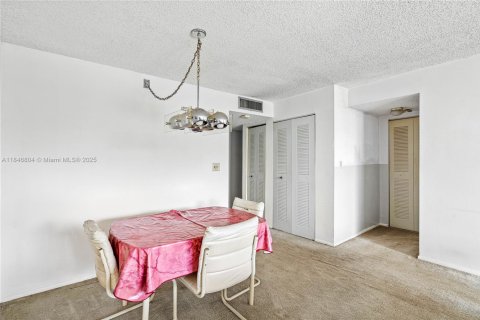 Condo in Tamarac, Florida, 1 bedroom  № 1846016 - photo 10