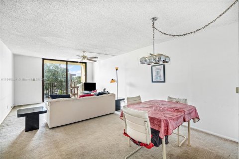Condo in Tamarac, Florida, 1 bedroom  № 1846016 - photo 13