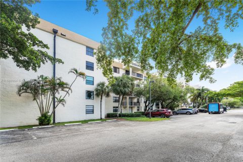 Condo in Tamarac, Florida, 1 bedroom  № 1846016 - photo 24