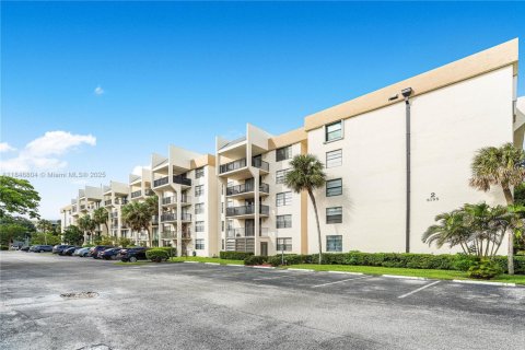 Condo in Tamarac, Florida, 1 bedroom  № 1846016 - photo 2