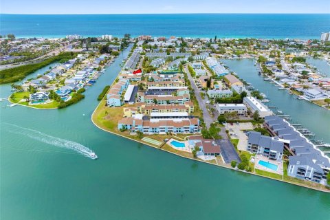 Condo in Indian Rocks Beach, Florida, 2 bedrooms  № 2395865 - photo 21