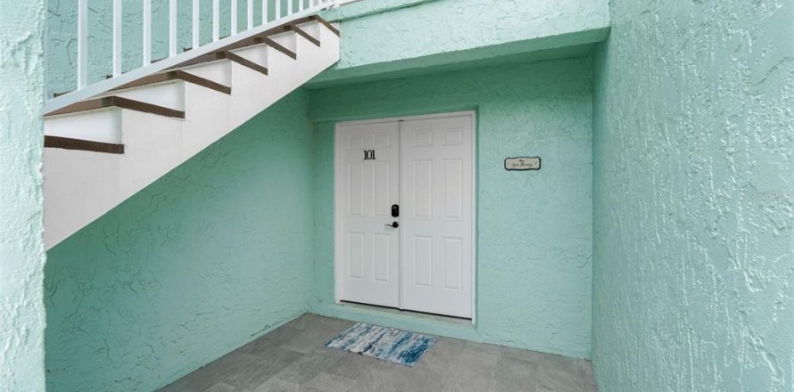 Condo in Indian Rocks Beach, Florida, 2 bedrooms  № 2395865