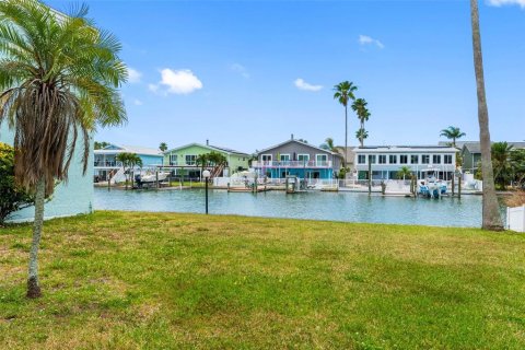 Condo in Indian Rocks Beach, Florida, 2 bedrooms  № 2395865 - photo 19