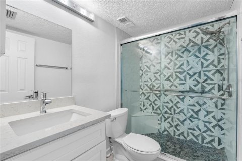 Condo in Indian Rocks Beach, Florida, 2 bedrooms  № 2395865 - photo 16