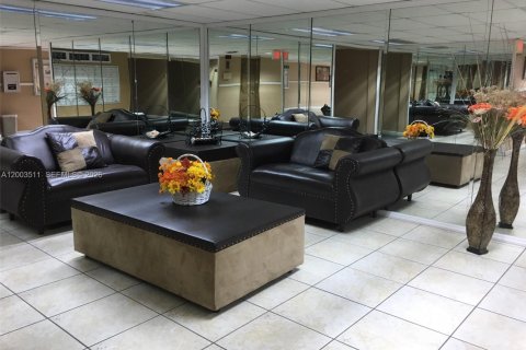 Condo in Hallandale Beach, Florida, 2 bedrooms  № 2068177 - photo 20