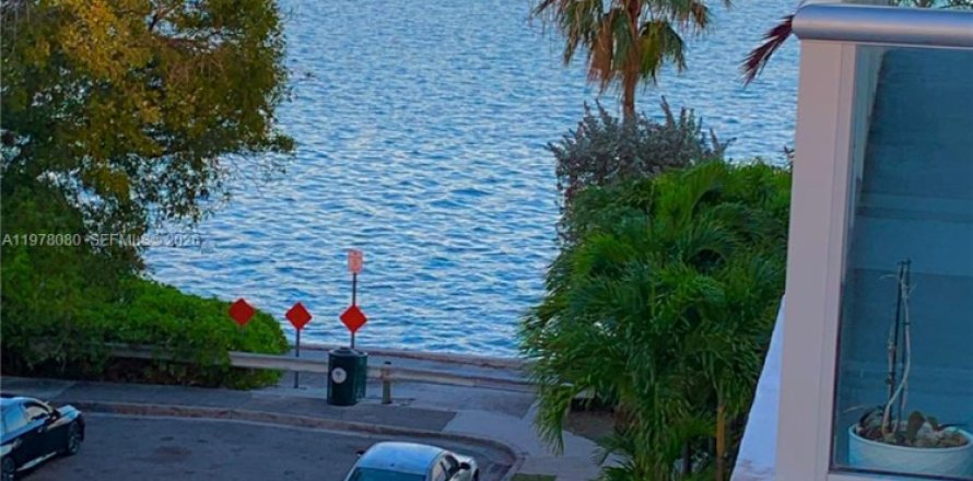 Condo à Miami, Floride, 2 chambres  № 2042082