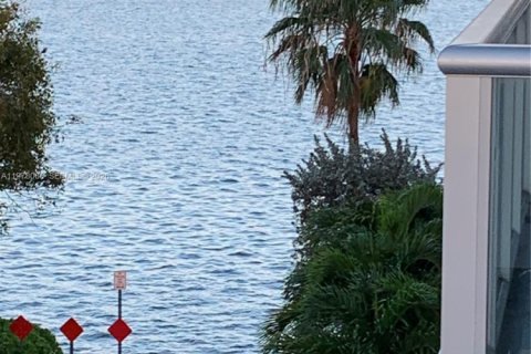 Copropriété à vendre à Miami, Floride: 2 chambres, 109.35 m2 № 2042082 - photo 6