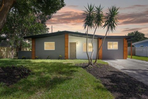 House in Orlando, Florida 3 bedrooms, 119.84 sq.m. № 2197431