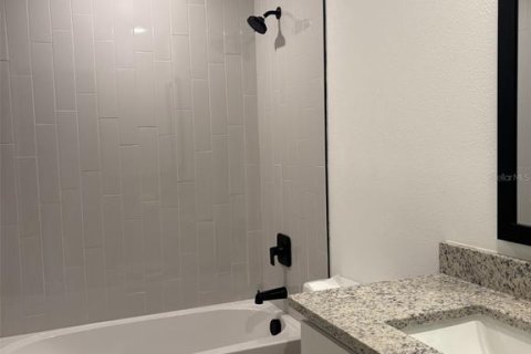 Casa en alquiler en Spring Hill, Florida, 3 dormitorios, 117.8 m2 № 1780728 - foto 17