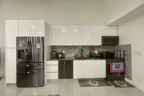 Купить виллу или дом в Майами-Гарденс, Флорида 2 спальни, 81.75м2, № 2043470 - фото 8