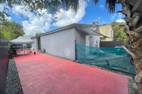 Купить виллу или дом в Майами-Гарденс, Флорида 2 спальни, 81.75м2, № 2043470 - фото 18