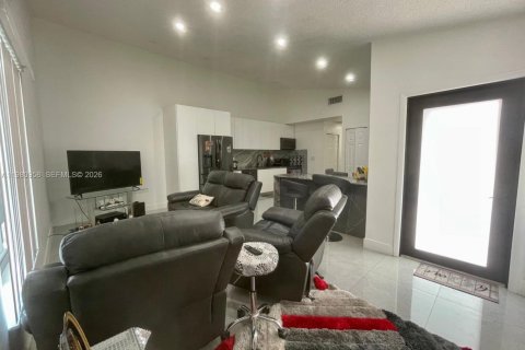 Купить виллу или дом в Майами-Гарденс, Флорида 2 спальни, 81.75м2, № 2043470 - фото 3