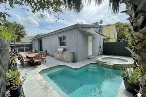 Купить виллу или дом в Майами-Гарденс, Флорида 2 спальни, 81.75м2, № 2043470 - фото 21