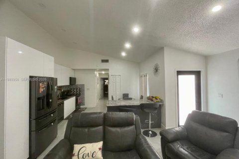 Купить виллу или дом в Майами-Гарденс, Флорида 2 спальни, 81.75м2, № 2043470 - фото 4