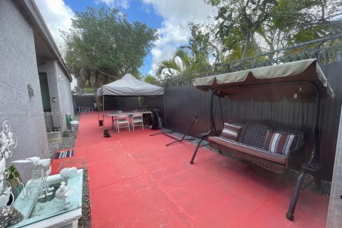 Купить виллу или дом в Майами-Гарденс, Флорида 2 спальни, 81.75м2, № 2043470 - фото 16