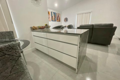 Купить виллу или дом в Майами-Гарденс, Флорида 2 спальни, 81.75м2, № 2043470 - фото 7