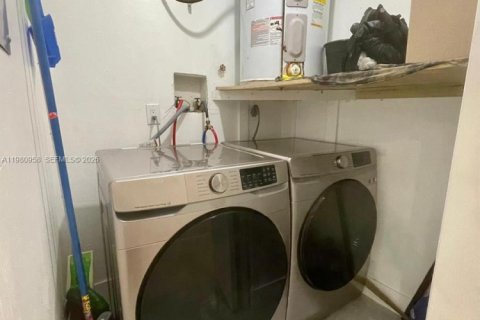 Купить виллу или дом в Майами-Гарденс, Флорида 2 спальни, 81.75м2, № 2043470 - фото 10