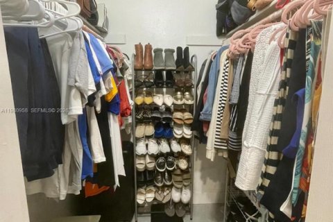 Купить виллу или дом в Майами-Гарденс, Флорида 2 спальни, 81.75м2, № 2043470 - фото 15