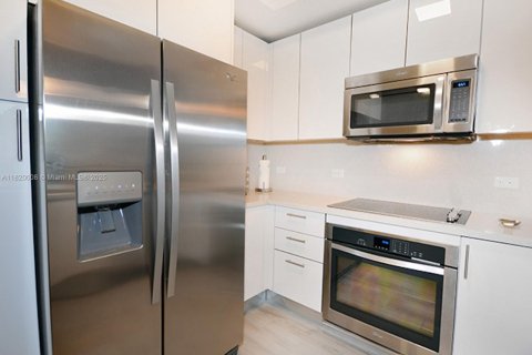 Condo in Miami, Florida, 2 bedrooms № 1779617 - photo 7