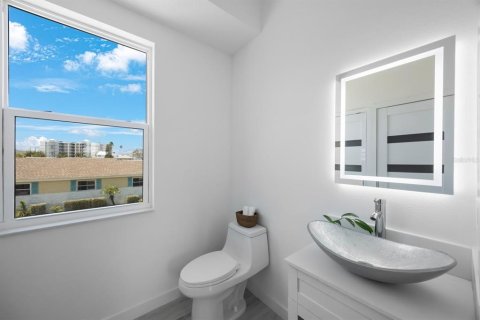 House in Redington Shores, Florida 3 bedrooms, 207.64 sq.m. № 1829998 - photo 23